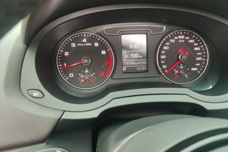 Used Audi Q3 2018 30th Anniversary Edition 30 TFSI Fashion Model Odometer Close Up