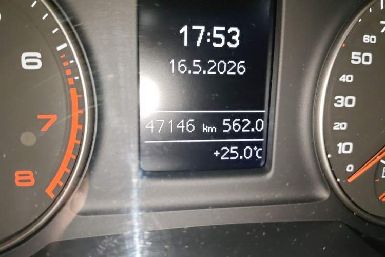 Used Audi Q3 2018 30th Anniversary Edition 30 TFSI Fashion Model Odometer Close Up