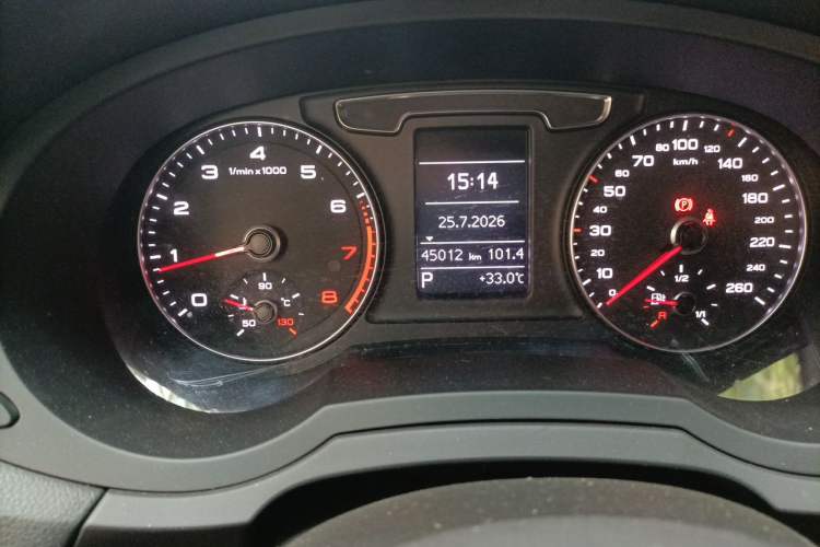 Used Audi Q3 2018 30th Anniversary Edition 30 TFSI Standard Model Odometer Close Up