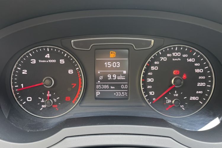 Used Audi Q3 2018 30th Anniversary Edition 30 TFSI Fashion Model Odometer Close Up
