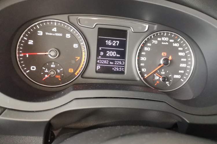Used Audi Q3 2018 30th Anniversary Edition 35 TFSI quattro all-wheel-drive sport model Odometer Close Up