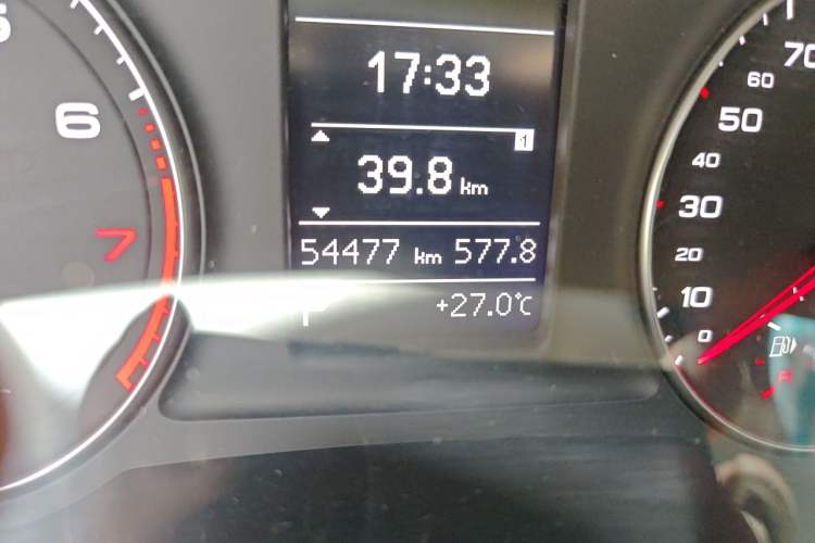 Used Audi Q3 2018 30th Anniversary Edition 30 TFSI Fashion Model Odometer Close Up