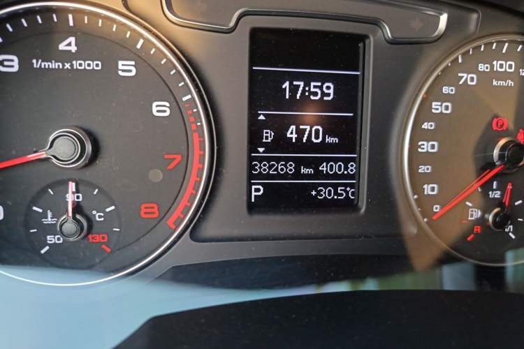 Used Audi Q3 2018 30th Anniversary Edition 30 TFSI Fashion Model Odometer Close Up