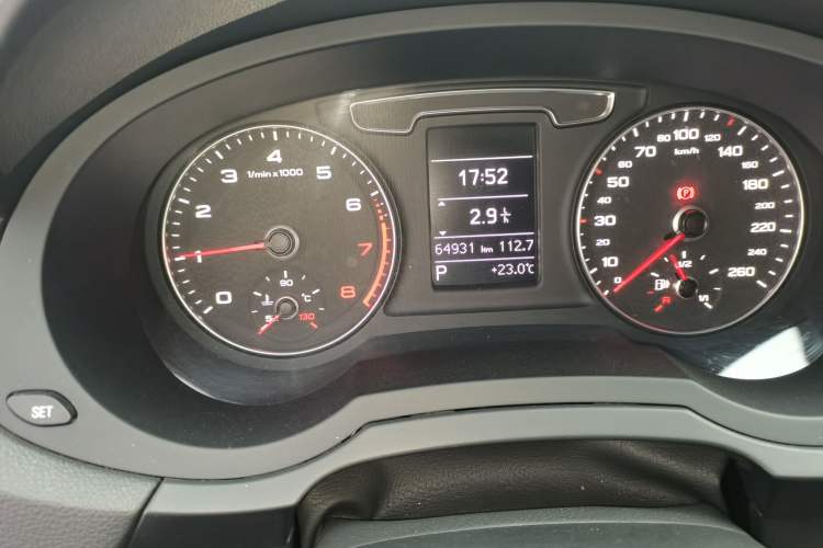 Used Audi Q3 2018 30th Anniversary Edition 35 TFSI Fashion Model Odometer Close Up