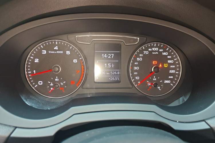 Used Audi Q3 2018 30th Anniversary Edition 30 TFSI Fashion Model Odometer Close Up