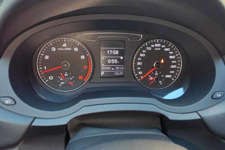 Used Audi Q3 2018 30th Anniversary Edition 35 TFSI Fashion Model Odometer Close Up