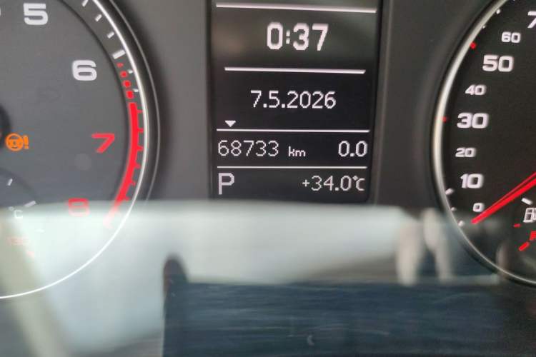 Used Audi Q3 2018 30th Anniversary Edition 30 TFSI Fashion Model Odometer Close Up