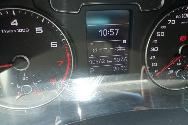 Used Audi Q3 2018 30th Anniversary Edition 40 TFSI quattro all-wheel-drive sport model Odometer Close Up