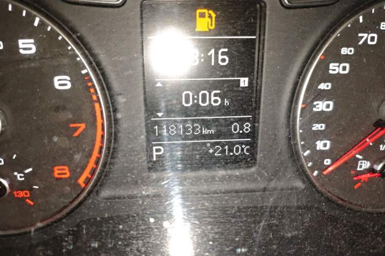 Used Audi Q3 2018 30th Anniversary Edition 30 TFSI Fashion Model Odometer Close Up