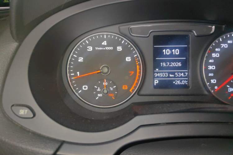 Used Audi Q3 2018 30th Anniversary Edition 30 TFSI Fashion Model Odometer Close Up