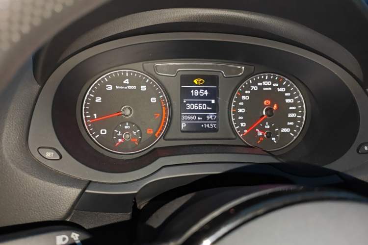 Used Audi Q3 2018 30th Anniversary Edition 30 TFSI Fashion Model Odometer Close Up