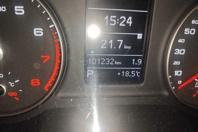 Used Audi Q3 2018 30th Anniversary Edition 30 TFSI Fashion Model Odometer Close Up