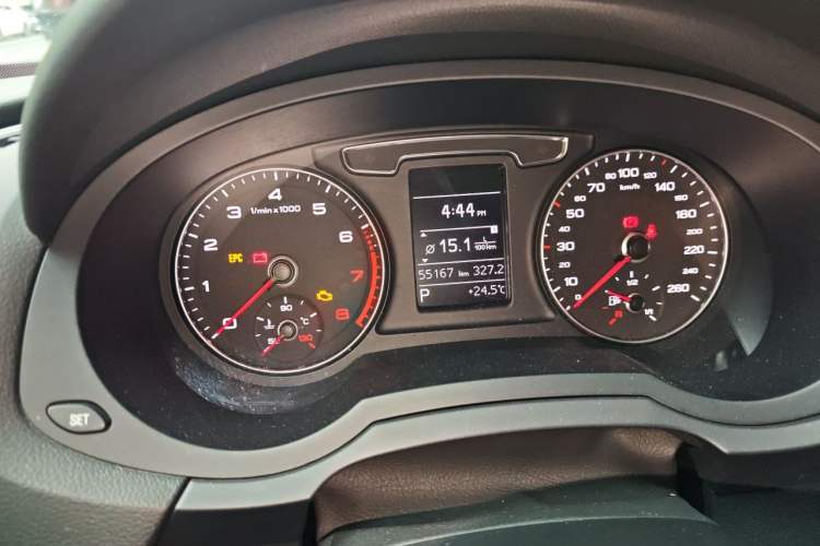 Used Audi Q3 2018 30th Anniversary Edition 30 TFSI Fashion Model Odometer Close Up