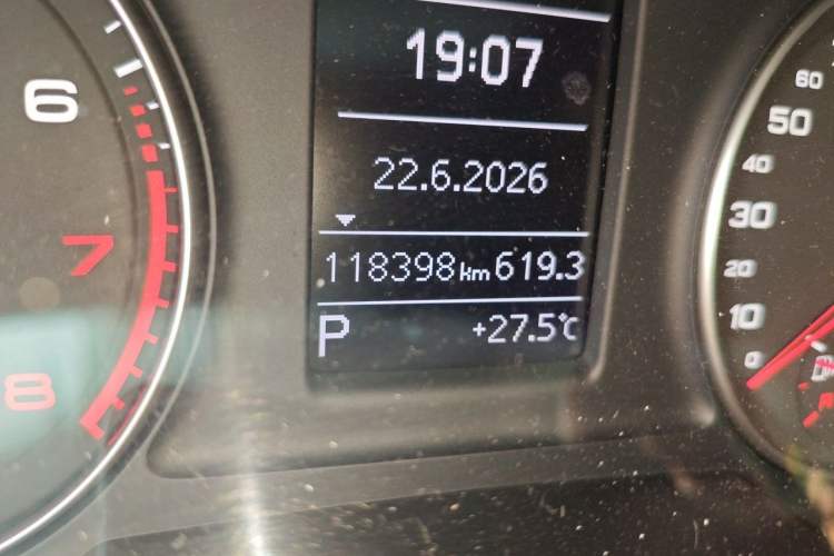Used Audi Q3 2018 30th Anniversary Edition 30 TFSI Fashion Model Odometer Close Up