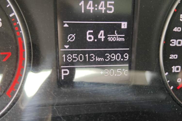 Used Audi Q3 2018 30th Anniversary Edition 30 TFSI Fashion Model Odometer Close Up