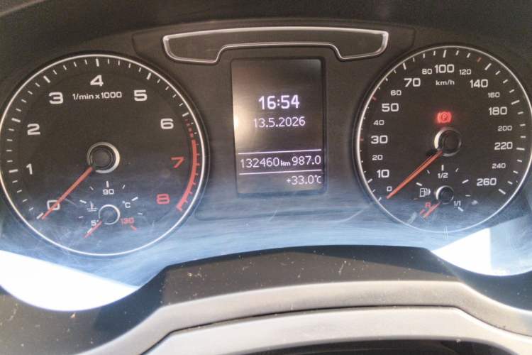 Used Audi Q3 2018 30th Anniversary Edition 40 TFSI quattro all-wheel-drive sport model Odometer Close Up