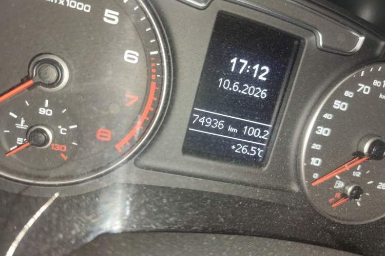 Used Audi Q3 2018 30th Anniversary Edition 30 TFSI Fashion Model Odometer Close Up