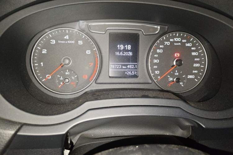 Used Audi Q3 2018 30th Anniversary Edition 30 TFSI Fashion Model Odometer Close Up
