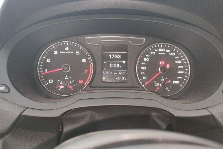 Used Audi Q3 2018 30th Anniversary Edition 30 TFSI Fashion Model Odometer Close Up
