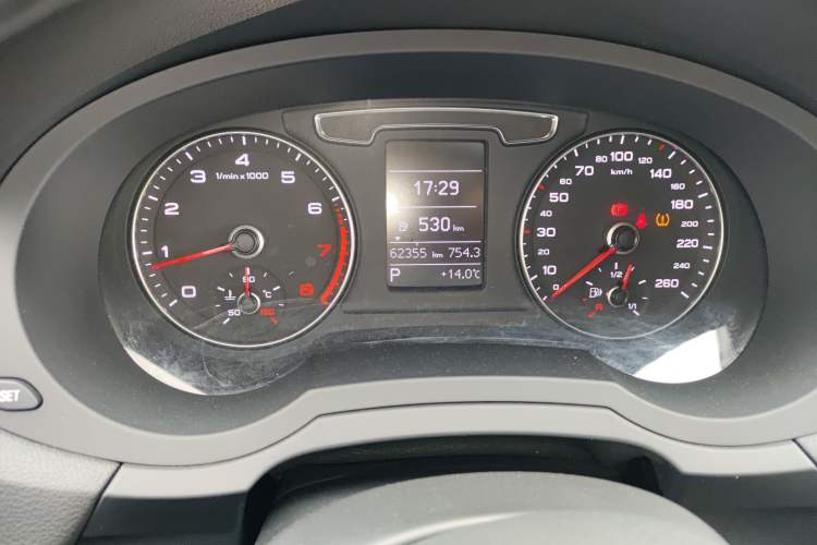 Used Audi Q3 2018 30th Anniversary Edition 30 TFSI Fashion Model Odometer Close Up
