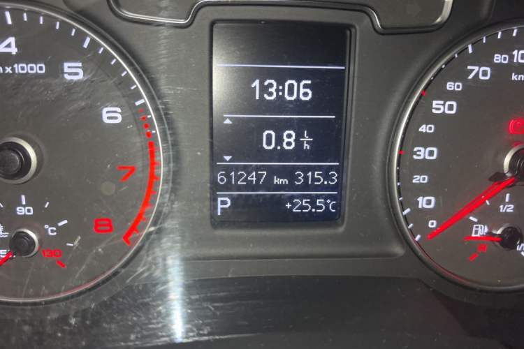 Used Audi Q3 2018 30th Anniversary Edition 30 TFSI Fashion Model Odometer Close Up