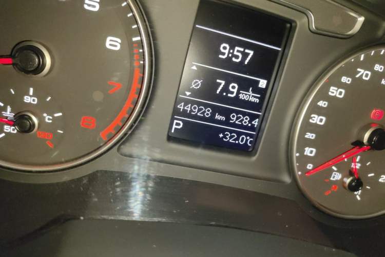 Used Audi Q3 2018 30 TFSI Fashion Edition Collector's Version Odometer Close Up