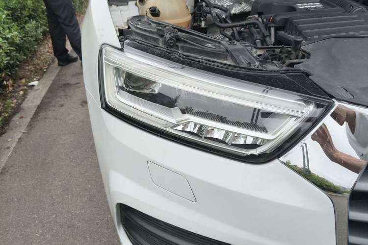 Used Audi Q3 2018 30th Anniversary Edition 30 TFSI Fashion Model Right Front Headlight