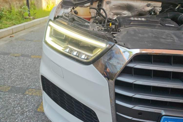 Used Audi Q3 2018 30th Anniversary Edition 35 TFSI Sport Model Right Front Headlight