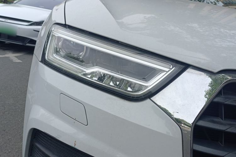 Used Audi Q3 2018 30th Anniversary Edition 30 TFSI Fashion Model Right Front Headlight