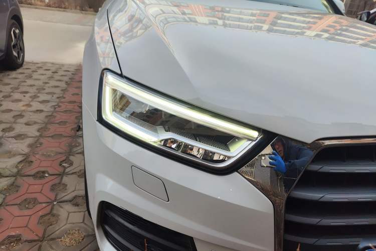 Used Audi Q3 2018 30th Anniversary Edition 30 TFSI Style Model Right Front Headlight
