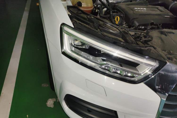 Used Audi Q3 2018 30th Anniversary Edition 35 TFSI Fashion Model Right Front Headlight