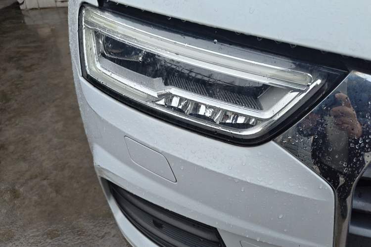 Used Audi Q3 2018 30th Anniversary Edition 30 TFSI Fashion Model Right Front Headlight