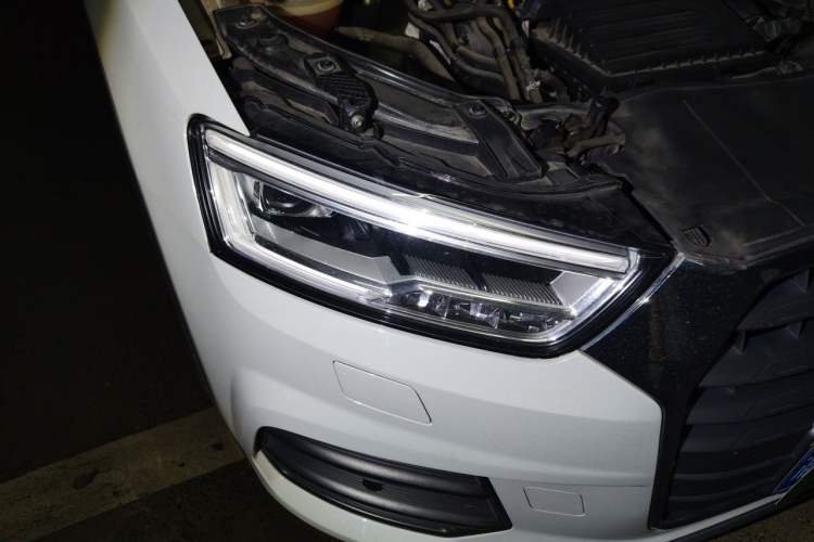 Used Audi Q3 2018 30th Anniversary Edition 30 TFSI Style Model Right Front Headlight