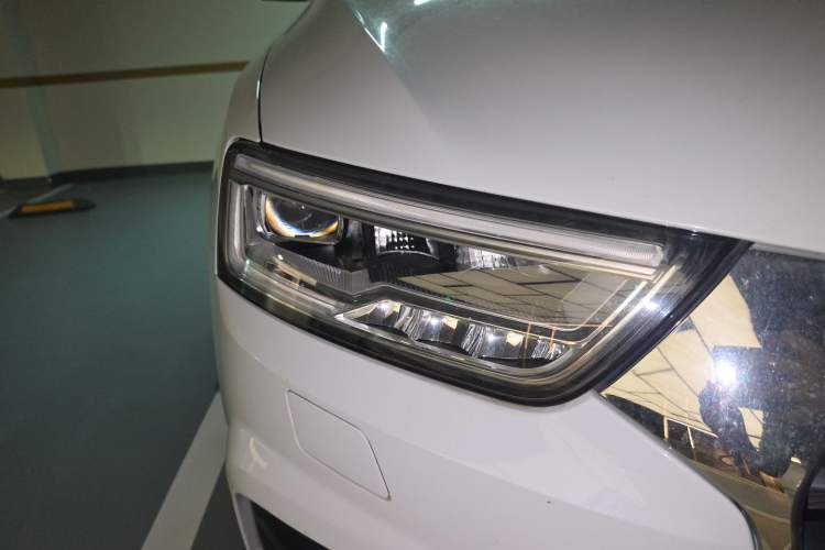 Used Audi Q3 2018 30th Anniversary Edition 30 TFSI Fashion Model Right Front Headlight