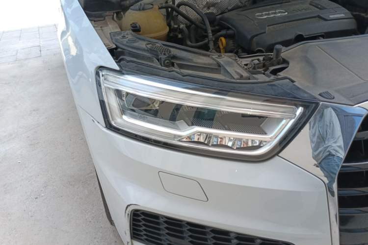 Used Audi Q3 2018 30th Anniversary Edition 35 TFSI quattro all-wheel-drive sport model Right Front Headlight