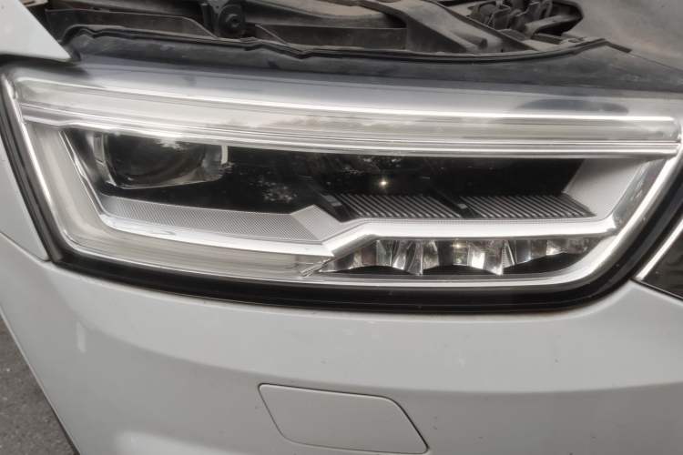 Used Audi Q3 2018 30th Anniversary Edition 35 TFSI Fashion Model Right Front Headlight