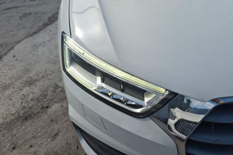 Used Audi Q3 2018 30th Anniversary Edition 35 TFSI Fashion Model Right Front Headlight