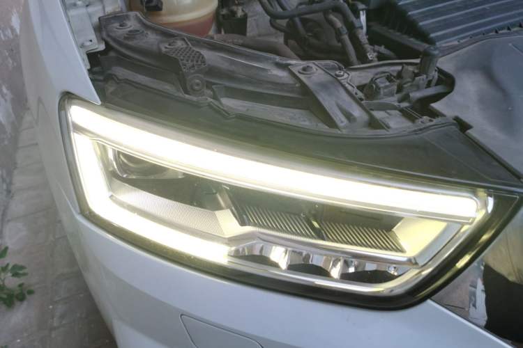 Used Audi Q3 2018 30th Anniversary Edition 30 TFSI Fashion Model Right Front Headlight