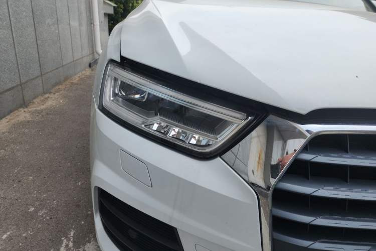 Used Audi Q3 2018 30th Anniversary Edition 30 TFSI Fashion Model Right Front Headlight