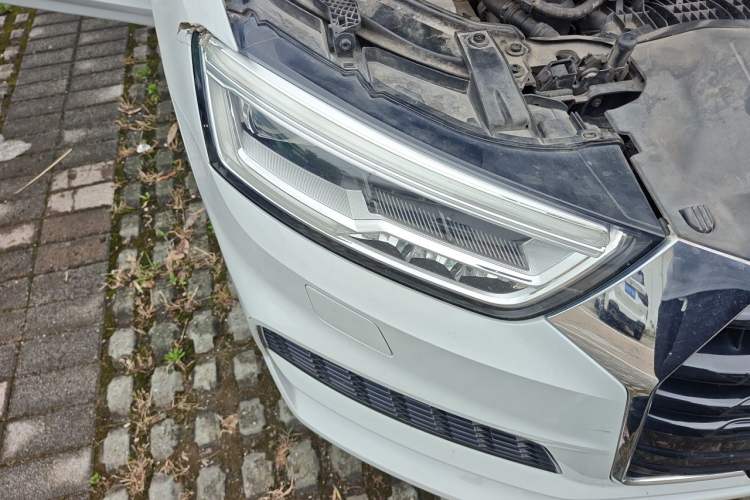 Used Audi Q3 2018 30th Anniversary Edition 35 TFSI Sport Model Right Front Headlight