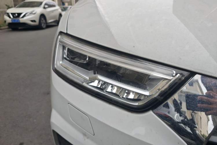 Used Audi Q3 2018 30th Anniversary Edition 30 TFSI Fashion Model Right Front Headlight