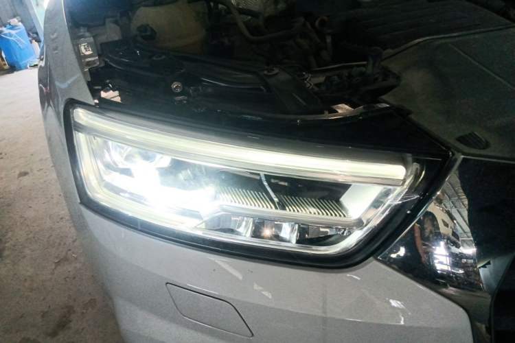 Used Audi Q3 2018 30th Anniversary Edition 30 TFSI Fashion Model Right Front Headlight