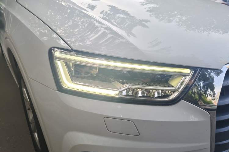 Used Audi Q3 2018 30th Anniversary Edition 30 TFSI Fashion Model Right Front Headlight