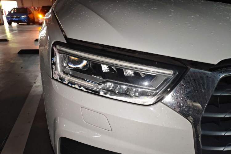 Used Audi Q3 2018 30th Anniversary Edition 30 TFSI Fashion Model Right Front Headlight