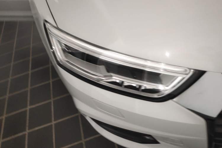 Used Audi Q3 2018 30th Anniversary Edition 30 TFSI Fashion Model Right Front Headlight