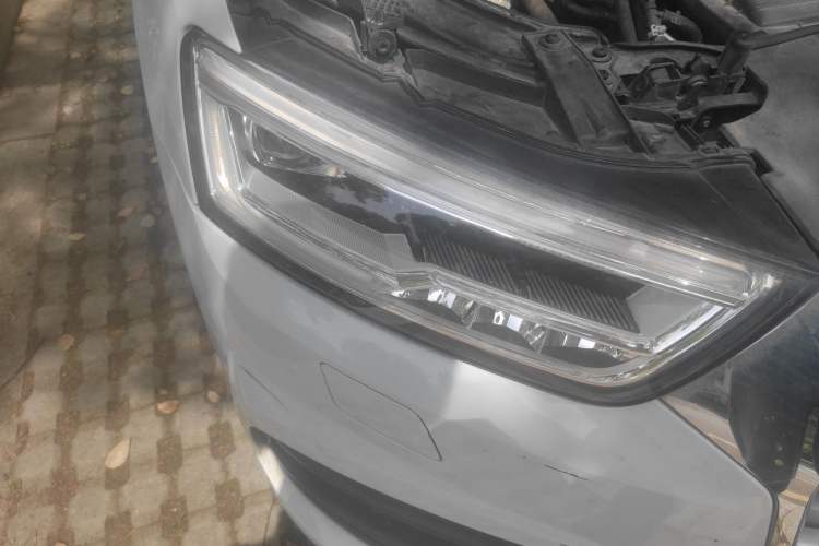 Used Audi Q3 2018 30th Anniversary Edition 30 TFSI Fashion Model Right Front Headlight
