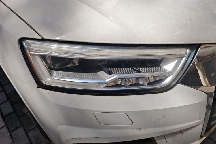 Used Audi Q3 2018 30th Anniversary Edition 30 TFSI Fashion Model Right Front Headlight