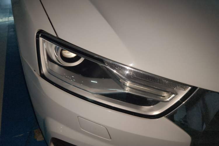 Used Audi Q3 2018 30th Anniversary Edition 35 TFSI Fashion Model Right Front Headlight