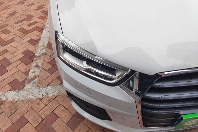 Used Audi Q3 2018 30th Anniversary Edition 30 TFSI Style Model Right Front Headlight