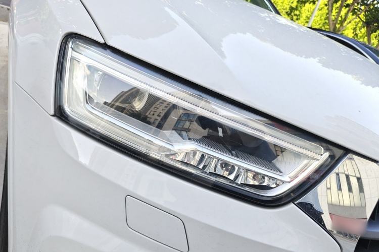 Used Audi Q3 2018 30th Anniversary Edition 30 TFSI Fashion Model Right Front Headlight